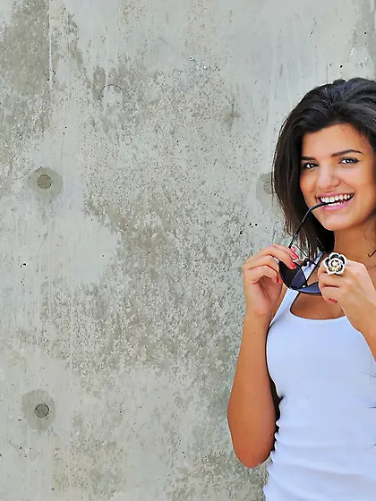 Holly Morgan takes her hot blue jeans off outdoors and shows us