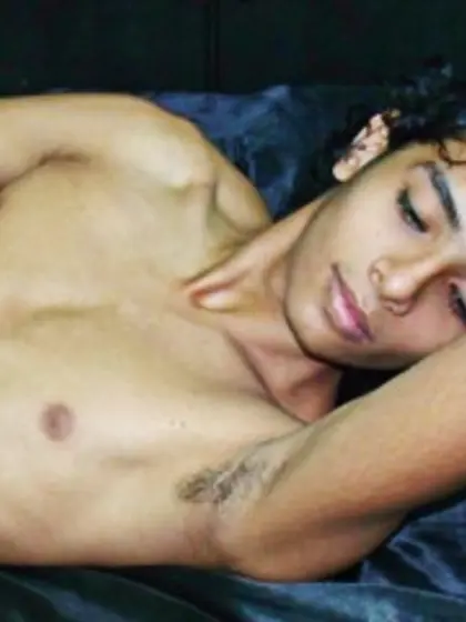 Brunette zander perform close