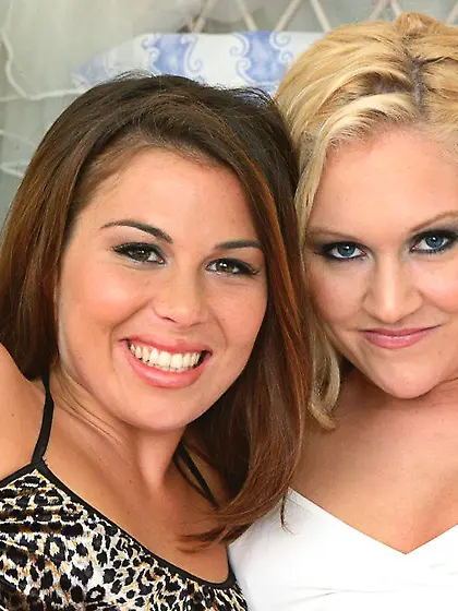 Sexy Jamie Woods and her brunette girl-friend Ashley Blue it pus