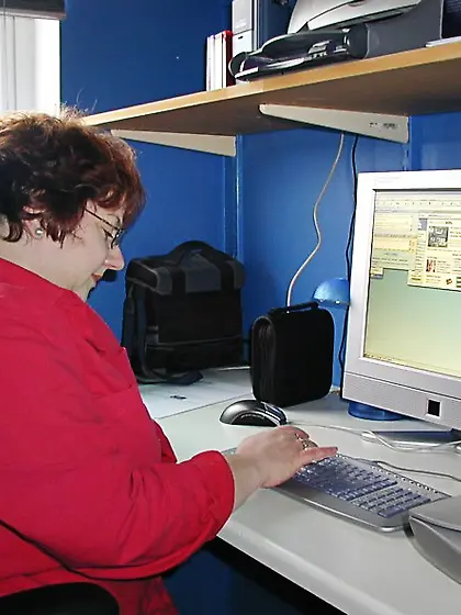 Fingering Cougar Chris 44 G from United Kingdom