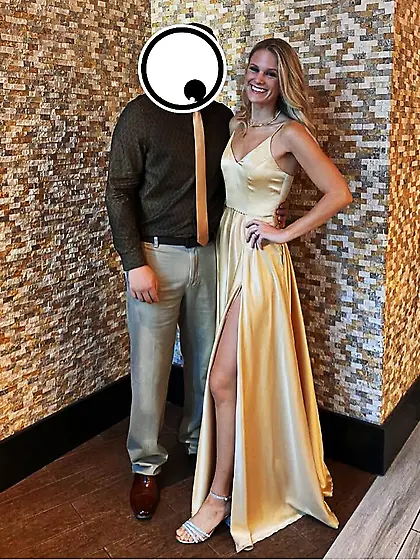 Skinny Melissa gets totally naked on the GGW bus