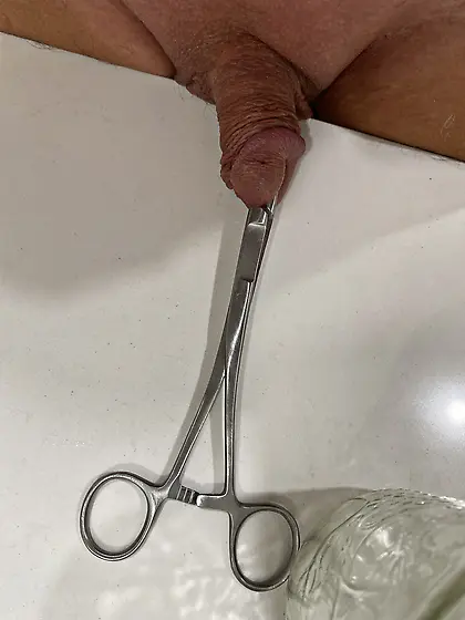 clamping cockhead prior to cutting