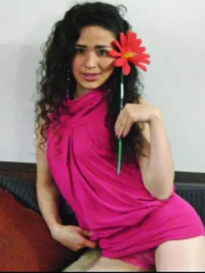 Brunette milens perform anal