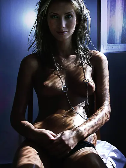 Blonde Eve lights up the room.