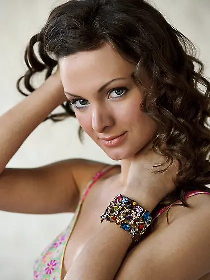 Passionate sweet chick stuns