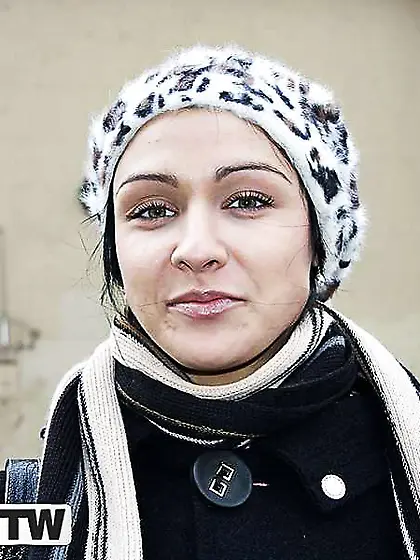 Get the super-hot naked porking in public toilet