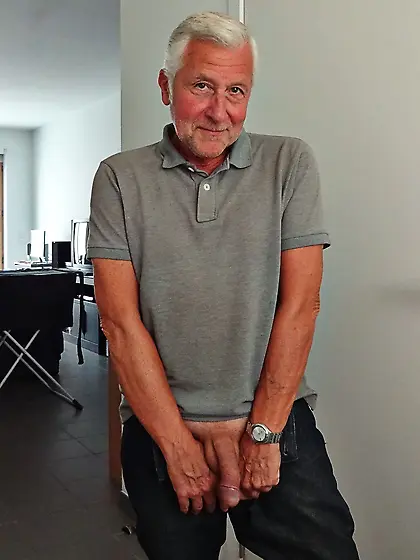 Mondobay Showing Cock 2024