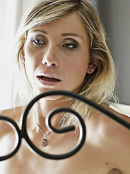 Unstoppable fucking with a fit girl named Luna ends in orgasms