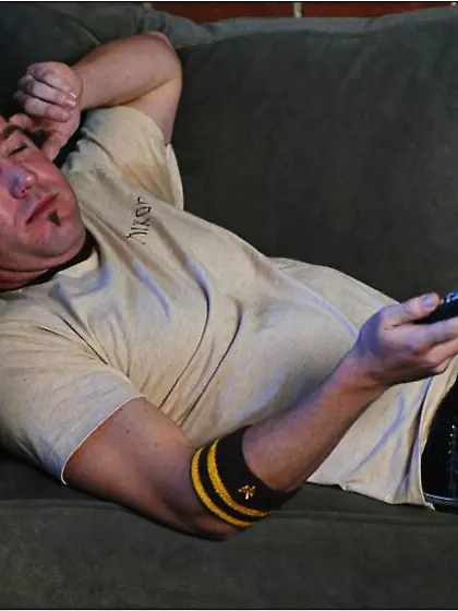 Emma Starr screams passionately while she gets her muff drilled