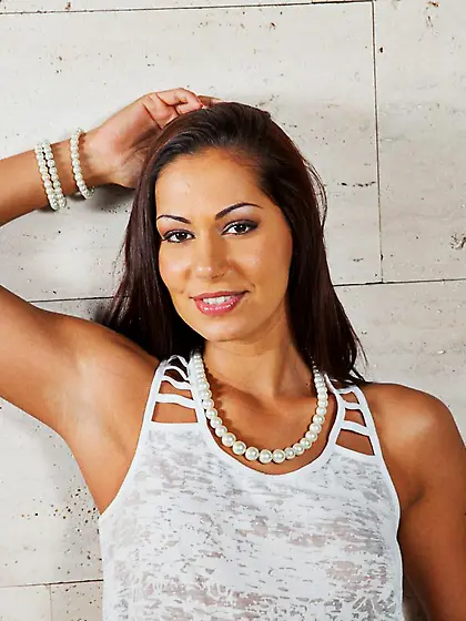 There are not that many gorgeous brunette babes in panties like