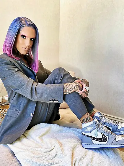 Jeffree Star tattooed makeup twink
