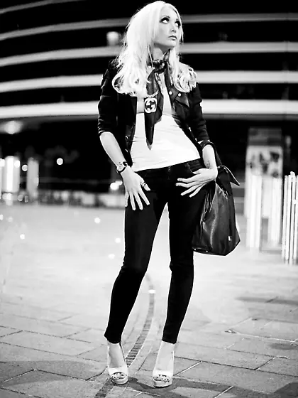 This is one of the top rated photographic art galleries with Tam