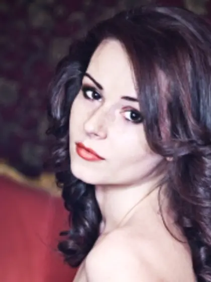 Brunette denisa perform dancing