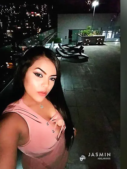 Bisexual vibrator squirt