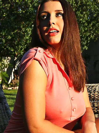 Erica Campbell drops down her sexy clothes and shows her perfect