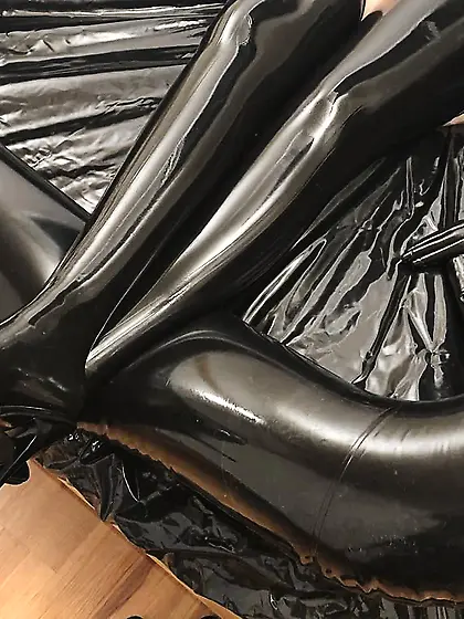Latex on Plastic Bed