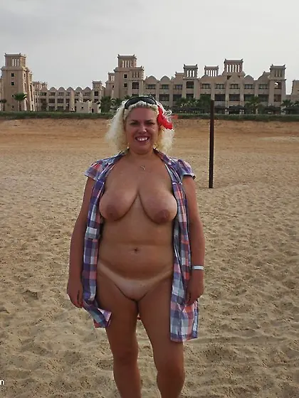 MILF Blow Jobs Barby from United Kingdom