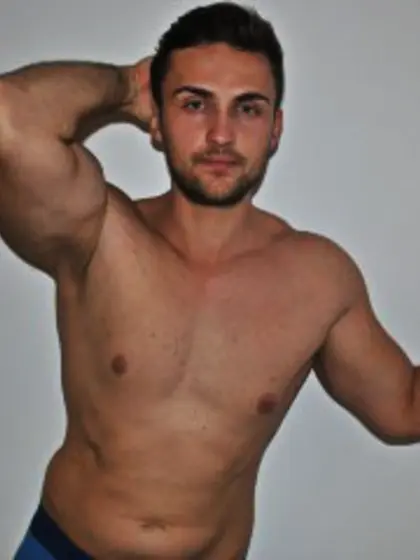 Blonde cfloyd24 perform close