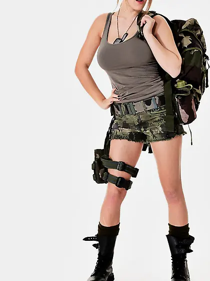 Sexy chick in military uniform Viola Virtuagirl is flashing boob