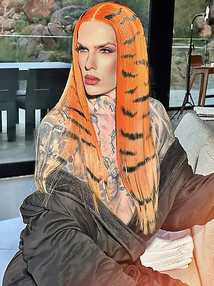 Jeffree Star tattooed makeup twink
