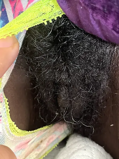 Hairy NYC black pussy.  Comment her name