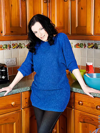 Curvy raven knockout shows