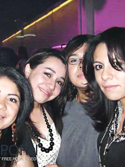 ARIANA PUTITA MODELANDO