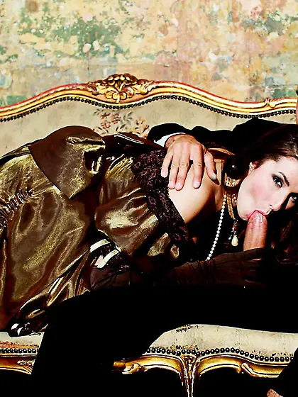 The masterpieces of photographic art with Paige Turnah on the bi