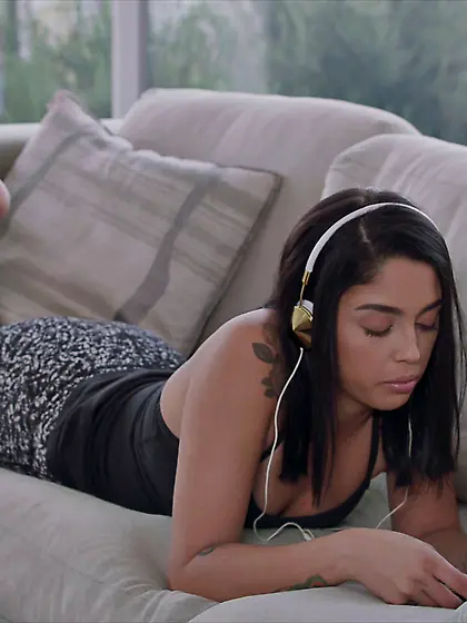 Vanessa Sky moans like a wild animal while getting assfucked