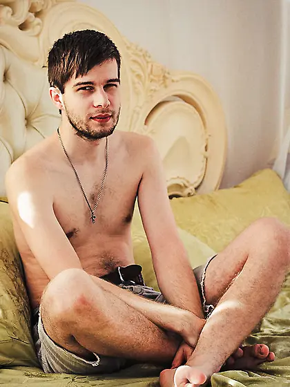 White man JoshWade like to zoom and snapshot