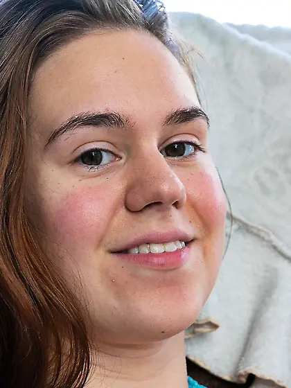 Anca shows her toes and looks great while just being silly