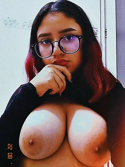 como corres tu prepúcio y dejas que vea tu miembr