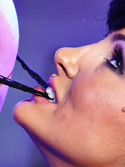 Smoking american blonde