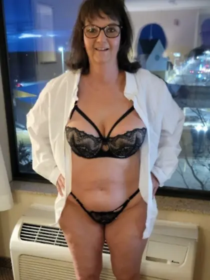 Exhibitionist Mature Milf Wife Shows All