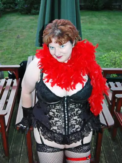 Curvy Striptease Chris 44 G from United Kingdom