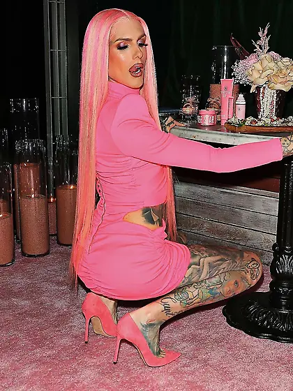 Jeffree Star tattooed makeup twink