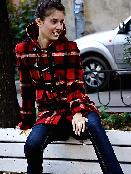 Nicole felt bored sitting