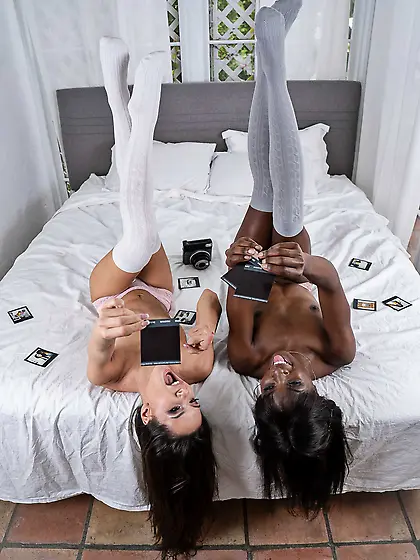 Ana Foxxx can’t get enough of girlfriend’s pussy