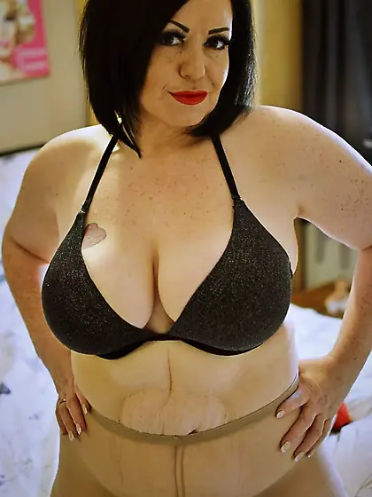 Nasty nympho mommy Mia