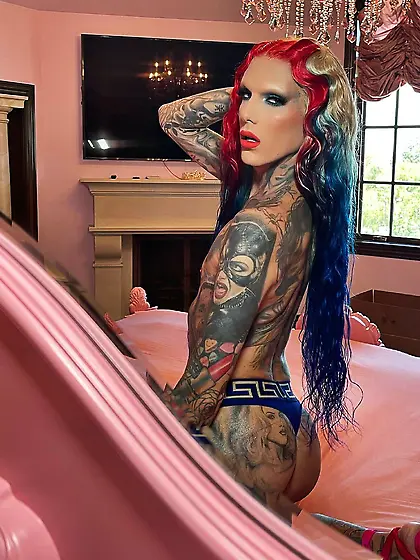 Jeffree Star tattooed makeup twink