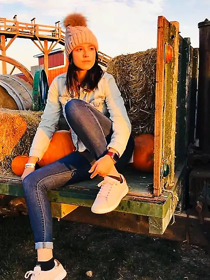 Hannah married young but has Daddy issues