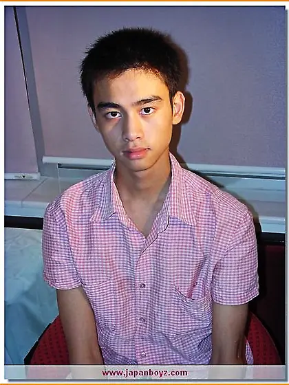 Handsome stud peels pink