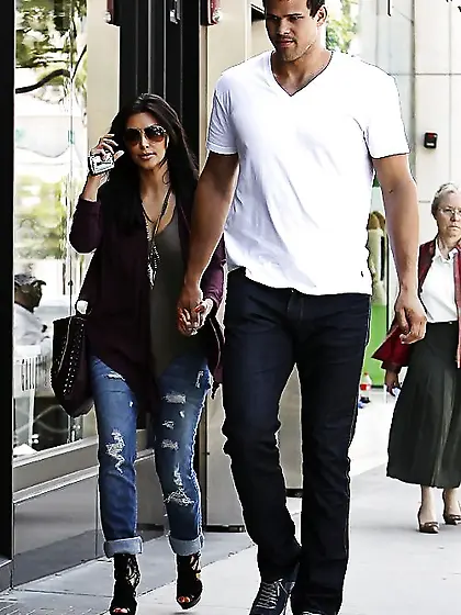 Kim Kardashian leaving Nate n Als in Beverly Hills