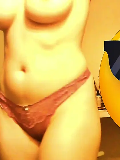 Spy pics--curvy gal with a dump truck