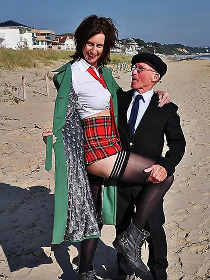 Brunette lara latex grey