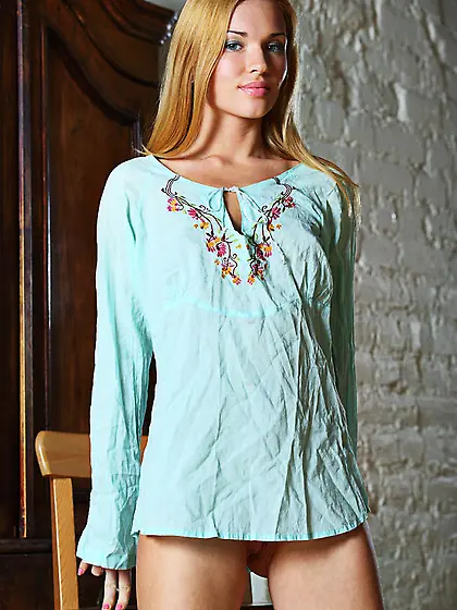 Smug siren bends barstool