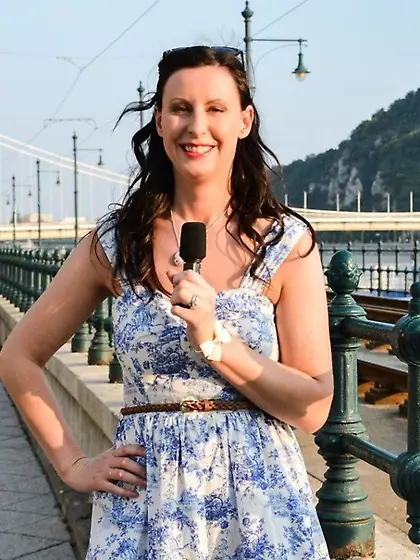 Blonde nikki brunette lara