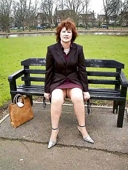 Ann from the countryside demonstrating bare