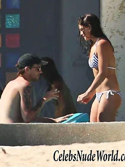 Sexy Photos of Danielle Campbell