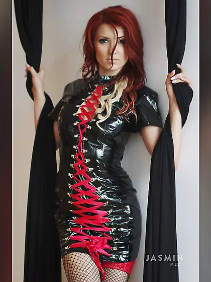 Athletic webcam striptease